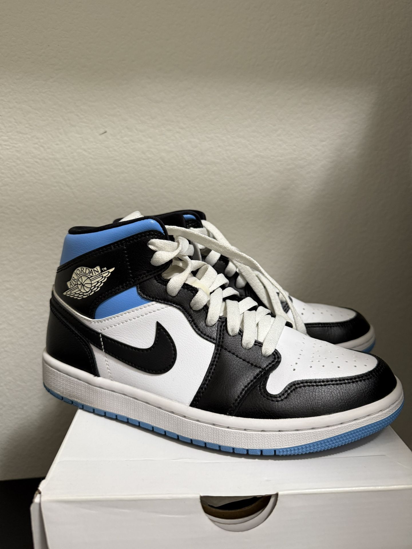 Air Jordan 1 MID