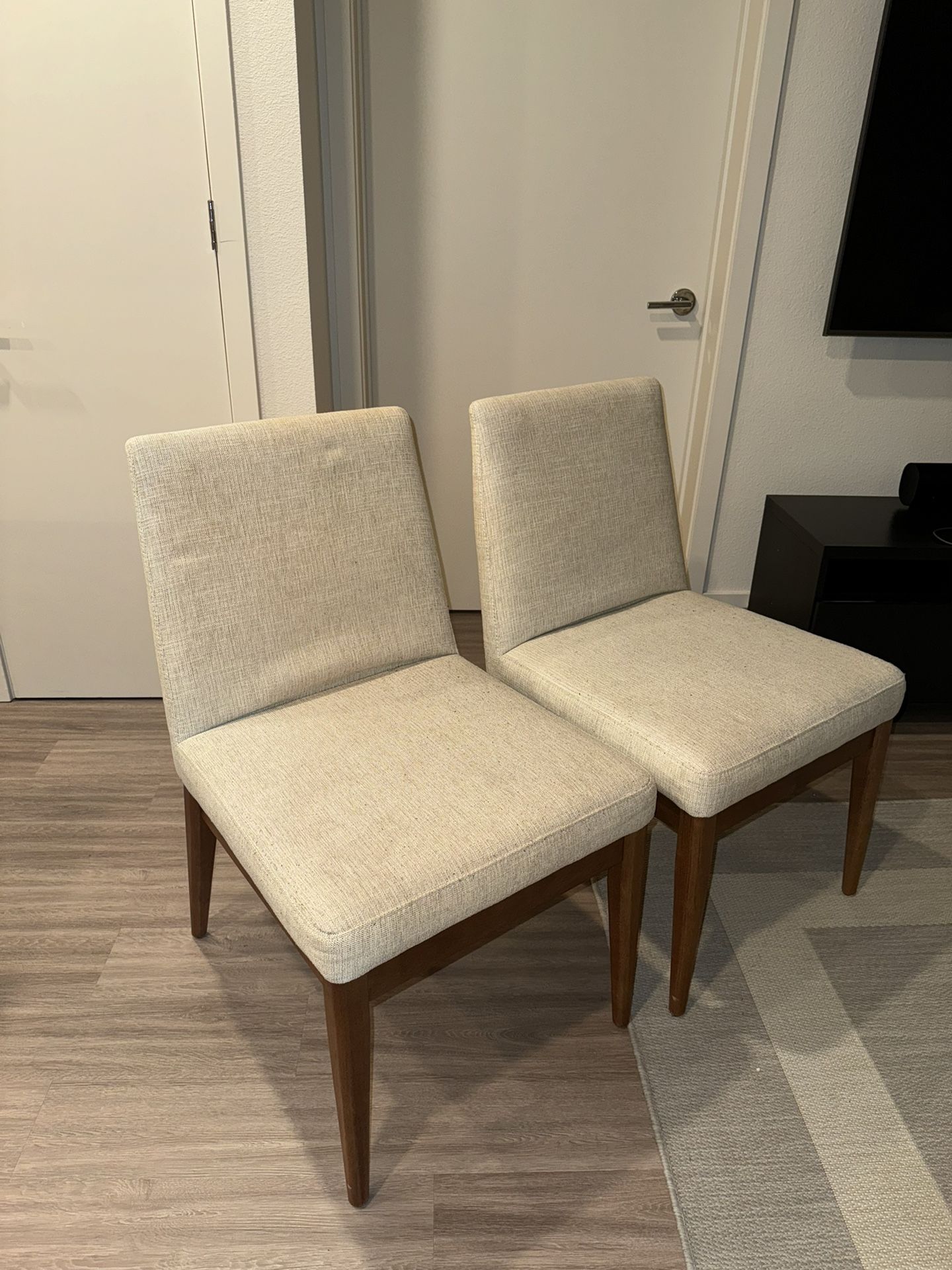 2 Dining Table Chairs