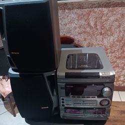 AIWA COMPACT DISC STEREO SYSTEM. CDPLAYER AND RADIO WITH REMOTE CONTROL....HAS MANUAL...2 speakers and antena. Model cx-nmt50
