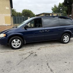 2005 Dodge Caravan