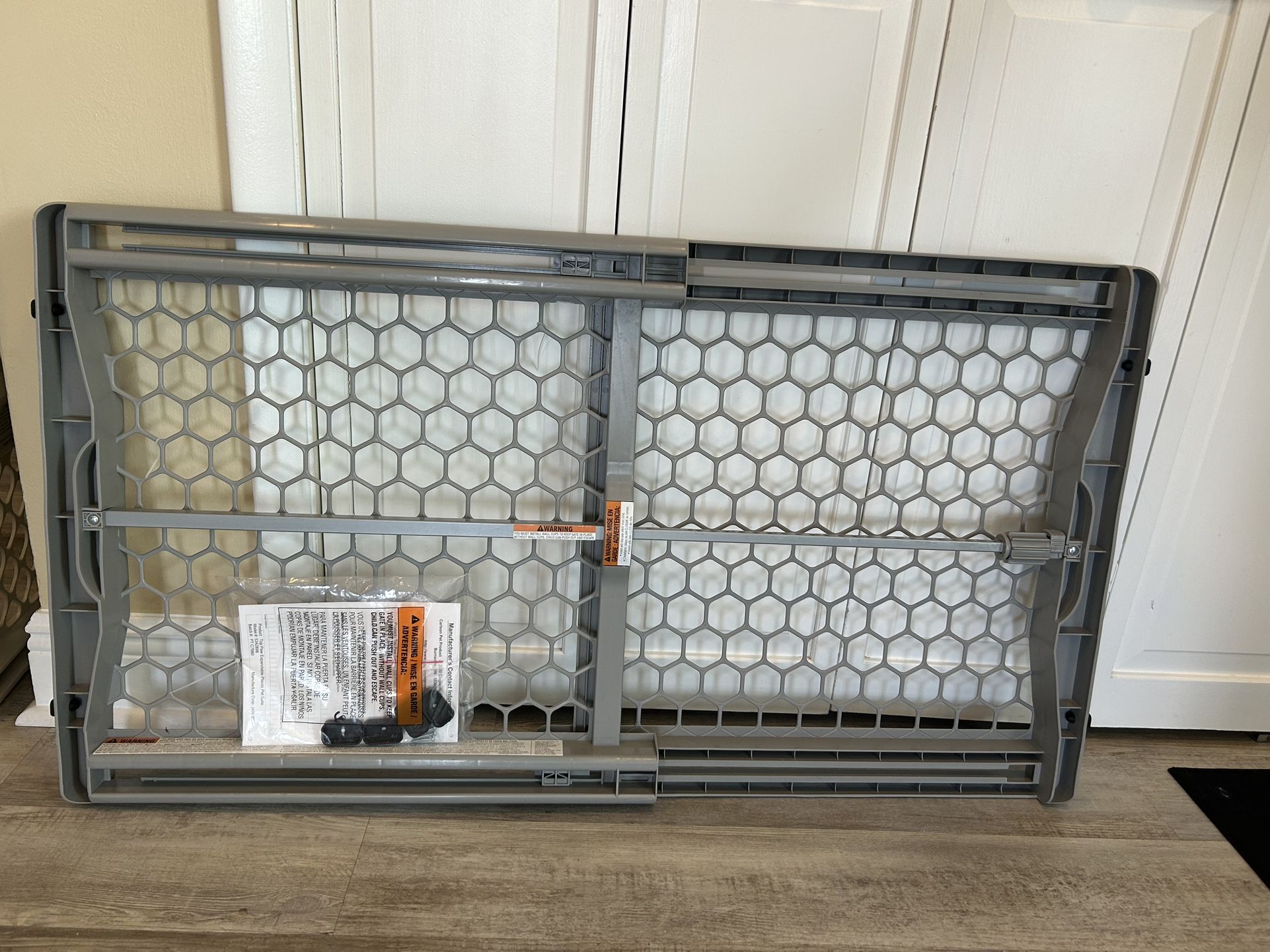 New Pet/ Baby Gate With Hardware (no Box)