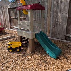 Step2 Naturally Playful Lookout Treehouse