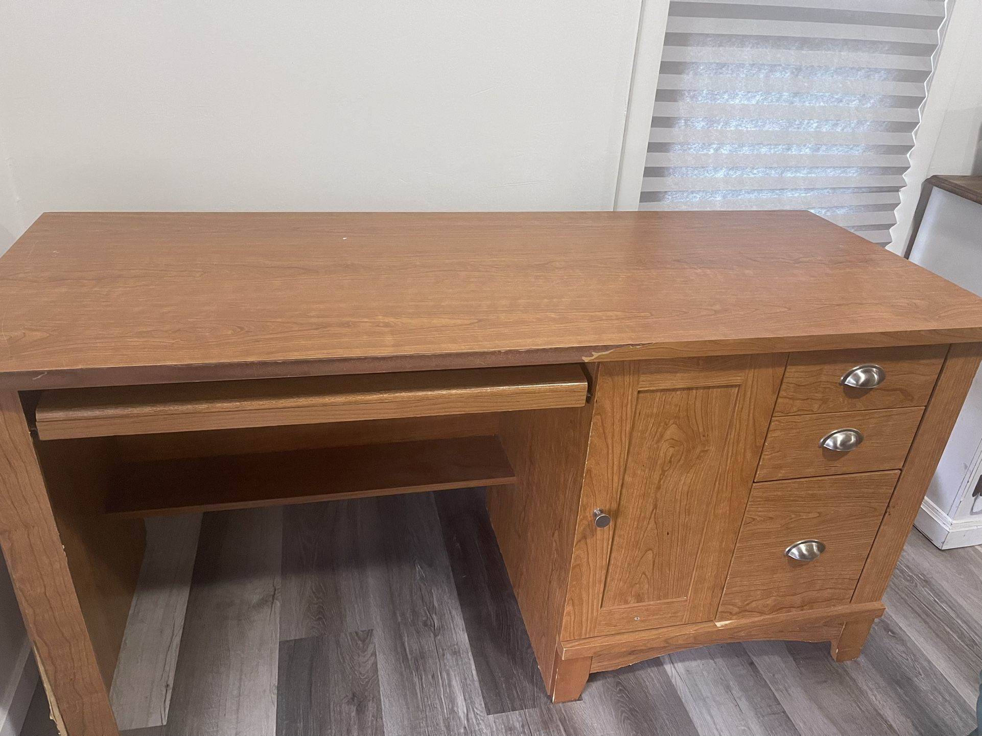 Free Desk - Must Pick Up