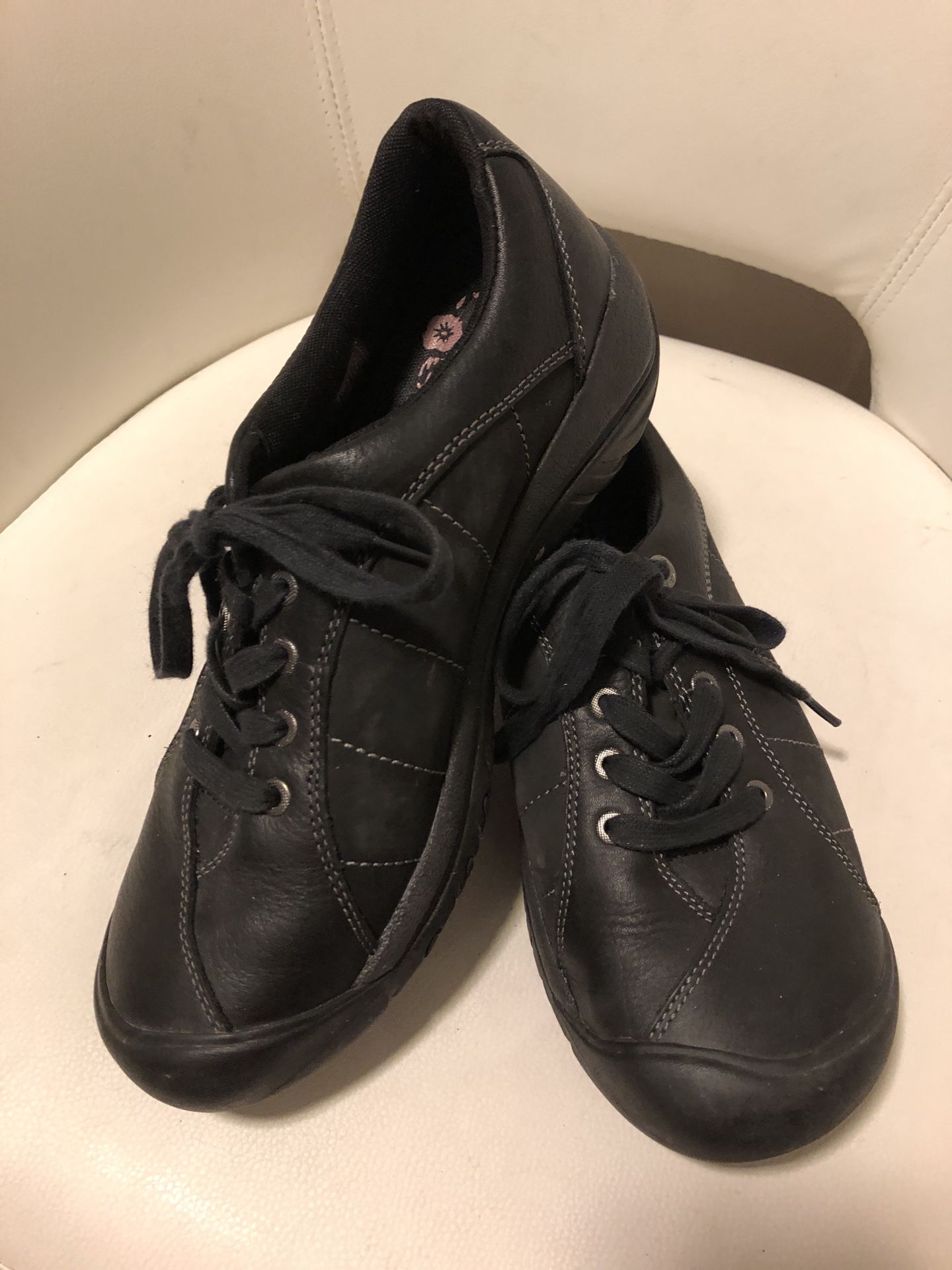 Keen men’s sneakers size 10