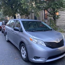 Toyota Sienna Silver 