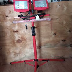 Craftsman work lights with tripod stand 