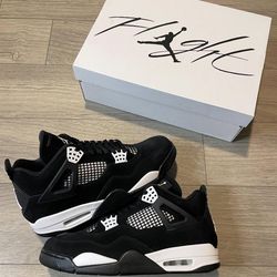 Jordan 4’s white thunder