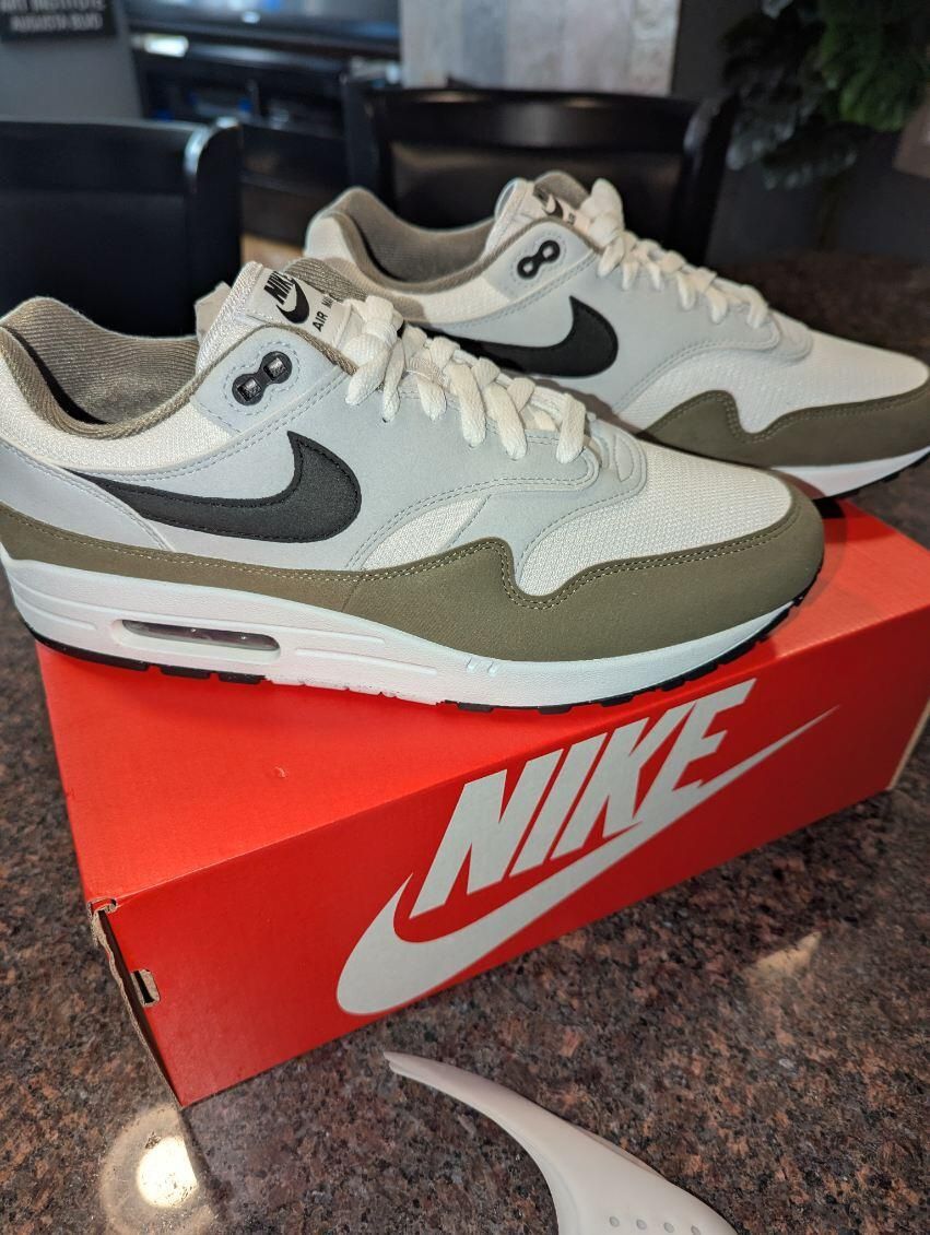 Nike Air Max 1 'Medium Olive' FD9082-102, Sz 11.5, Green/Black/Gray, Jordan
