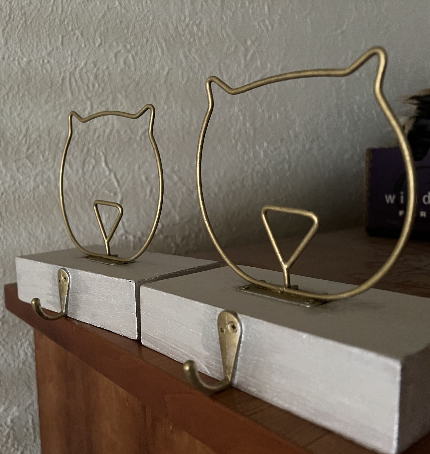 $10 Stocking hook Mantel Holders CAT brass Tone Wire