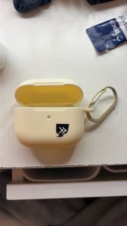 Thread AirPods 3rd Generation Silicone Case with Carabiner Clip