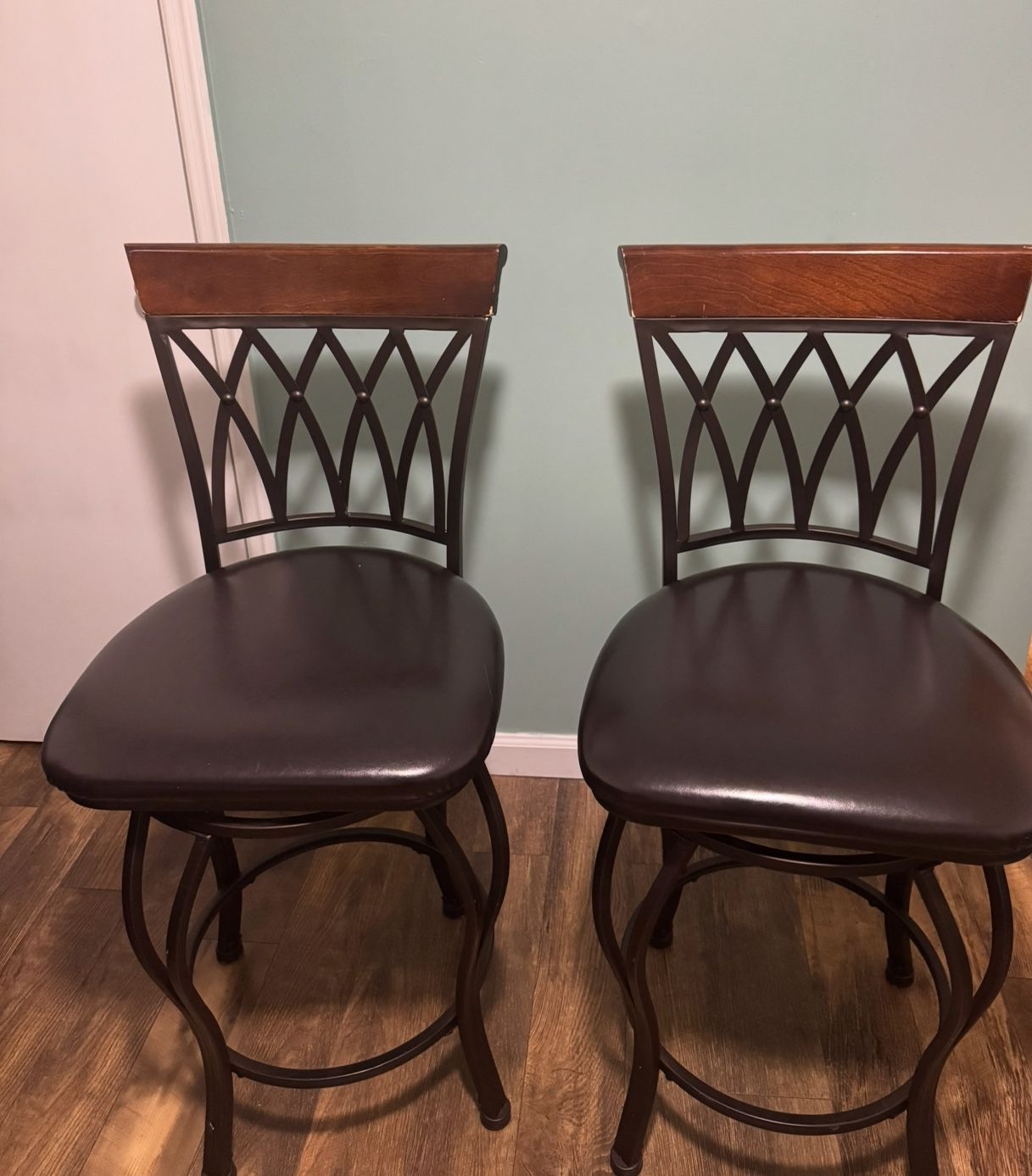 2 Barstools