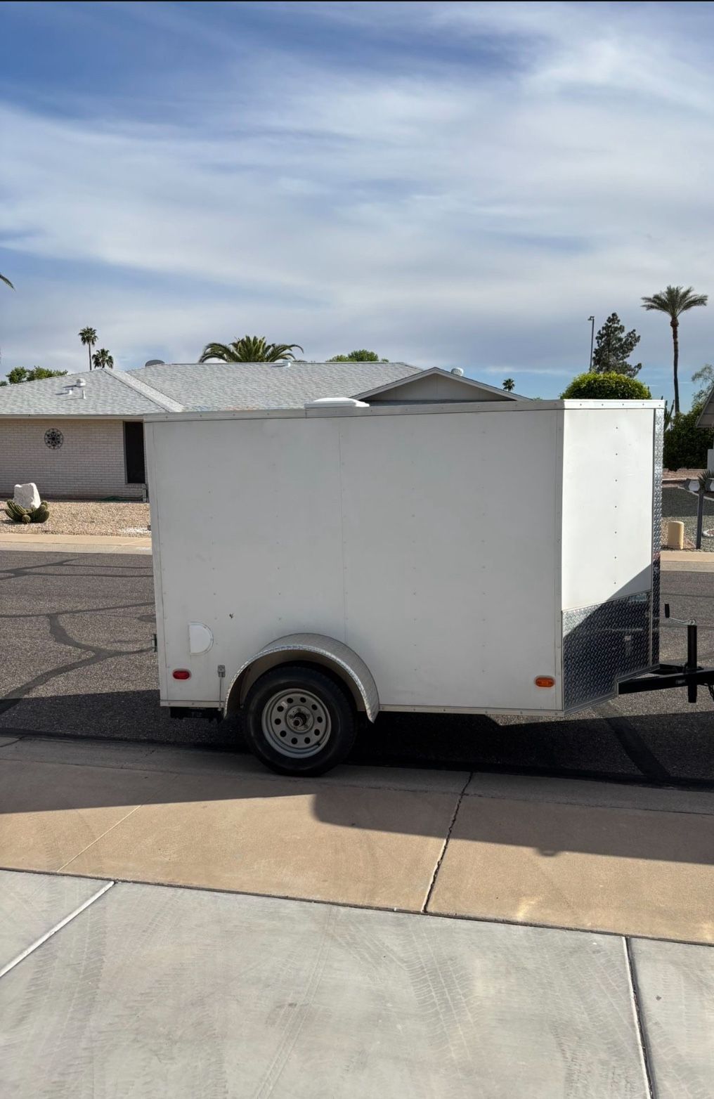 5x8 trailer HMDE enclosed 2023