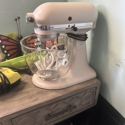 Kitchen Aid Mixer With Atachmebts