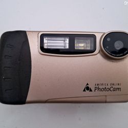 Aol’s Photo Cam Pretec DC-620 LCD Digital Camera