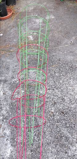 Metal Tomato Rings lots of 4