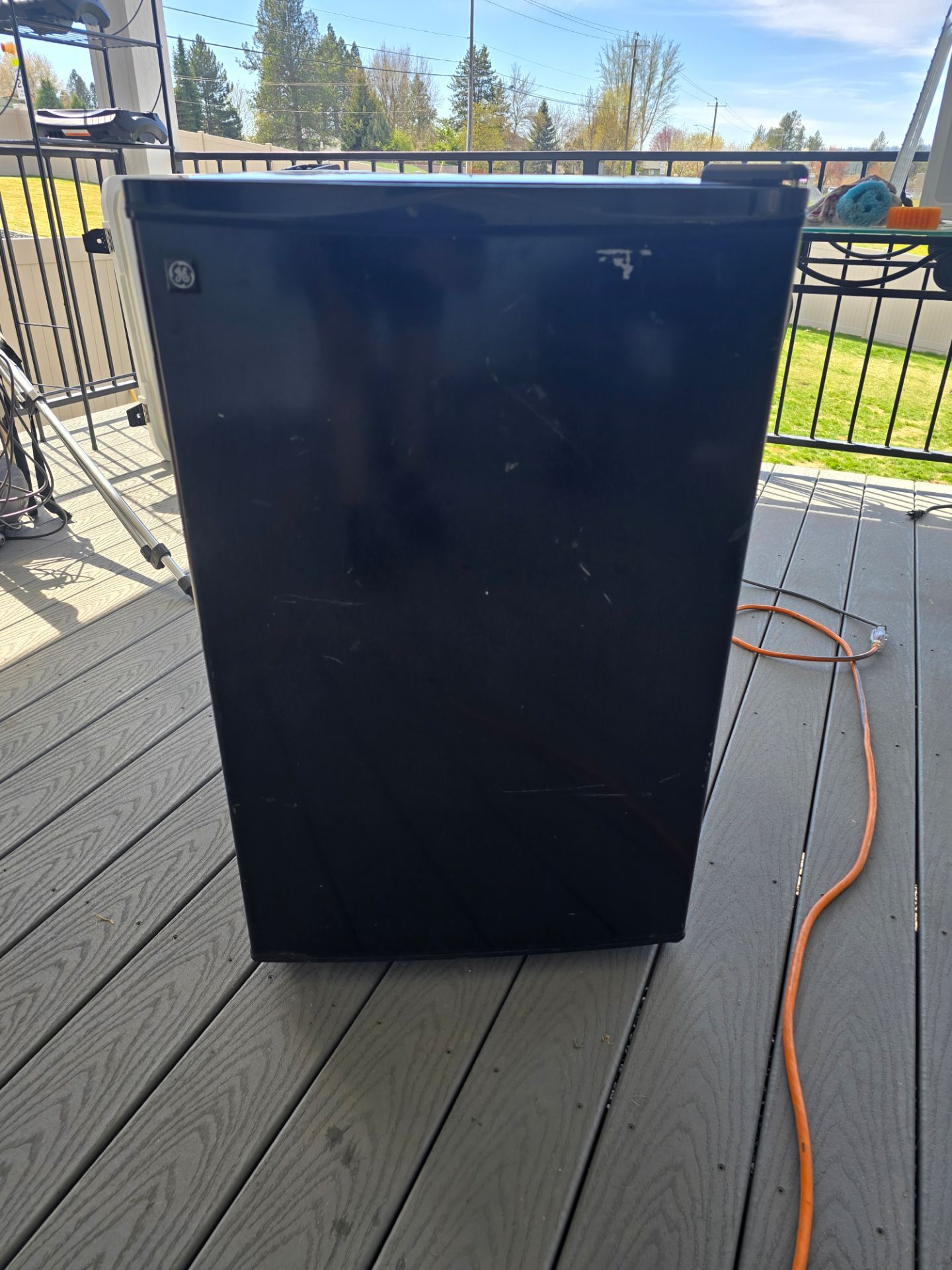 GE 2.7 cubic feet Black Mini Fridge
