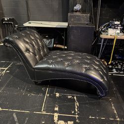 Chaise Lounge, black leather
