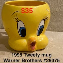 1995 Warner Brothers collectible Tweety bird mug
