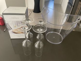 4 flutes of champagne+ ice champagne bucket