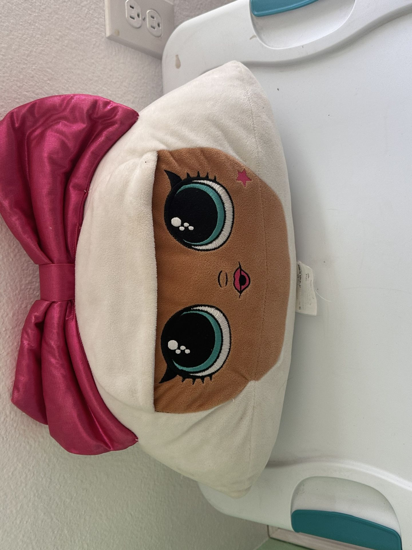 L.O.L Diva Pillow