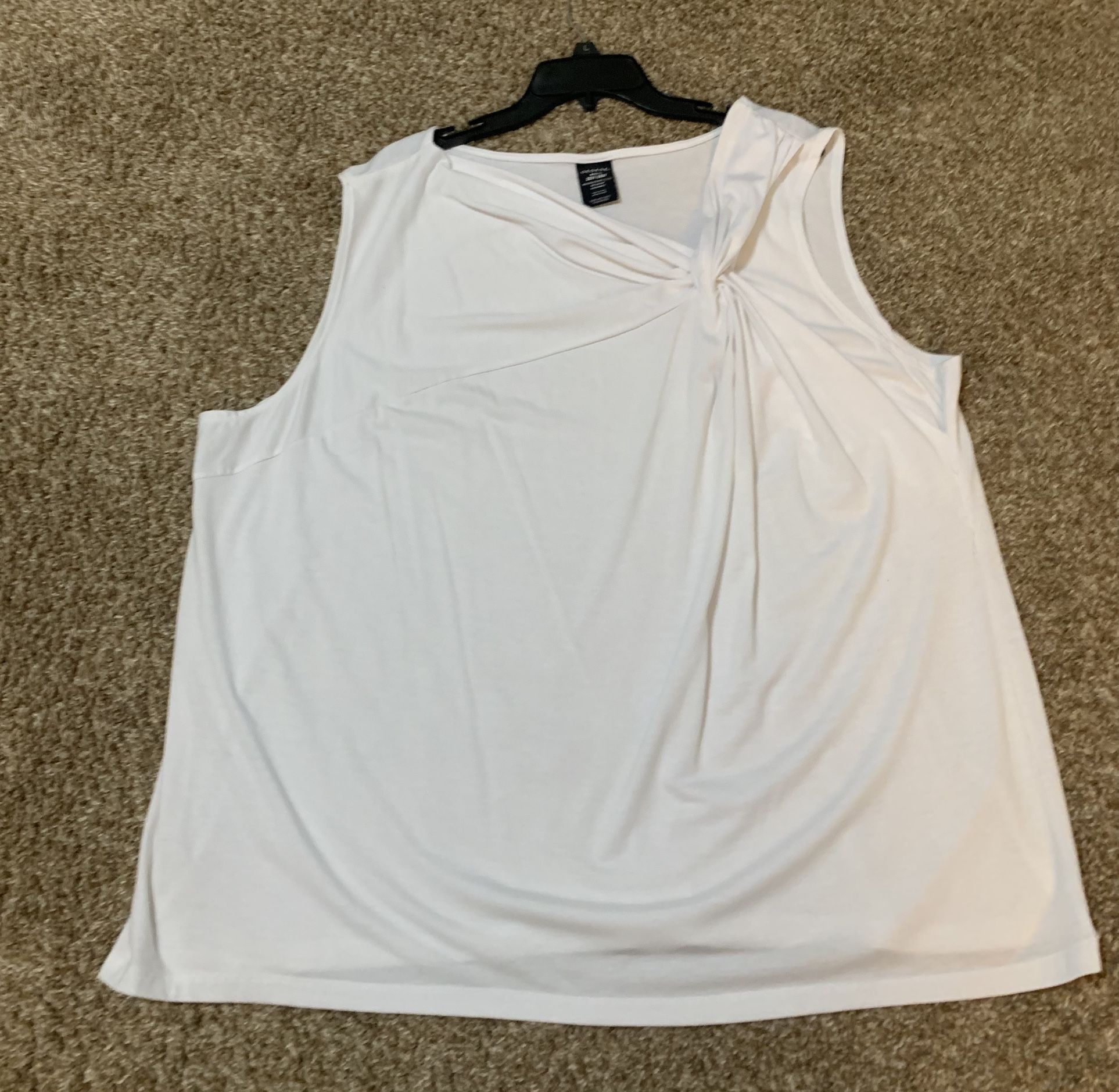Gorgeous sleeveless size 26/28 white top