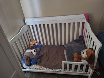 Toddler bed/ crib
