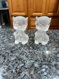Vintage Acrylic Mouse Salt and Pepper Shaker Set .  Size Approximately 3 inches tall.
