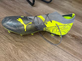Brand new Puma Future 7 Match rush soccer cleats