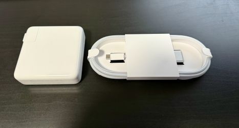 Apple MacBook Pro 96W Charger USB C - NEW