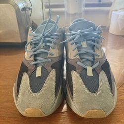 Yeezy 700 Carbon