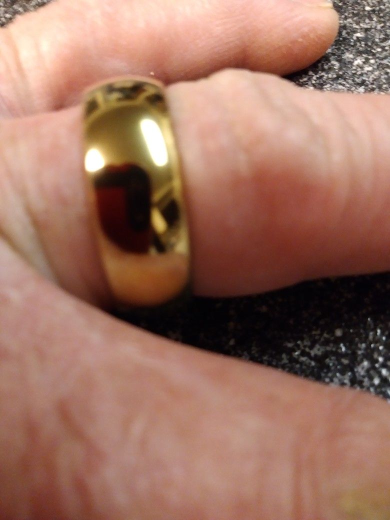 TUNGSTEN. MENS WEDDING BAND GOLD FINISH REEDS JEWELERS. 400.00 SELLING. 195.00