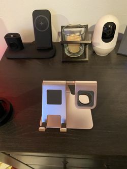 Rose gold stand for iPhone, Apple Watch & IPad.