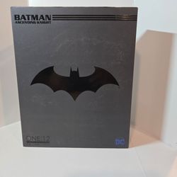 Mezco One:12 Batman Ascending Knight