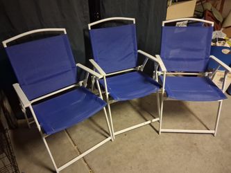 POOL SIDE /PATIO FOLDING CHAIRS LIKE NEW