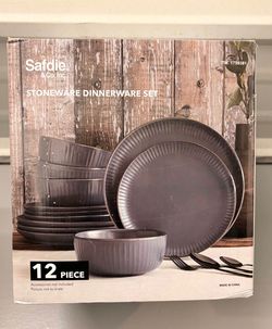 NIB Safdie & Co. 12-Piece Ribbed Stoneware Dinnerware Set - Service for 4