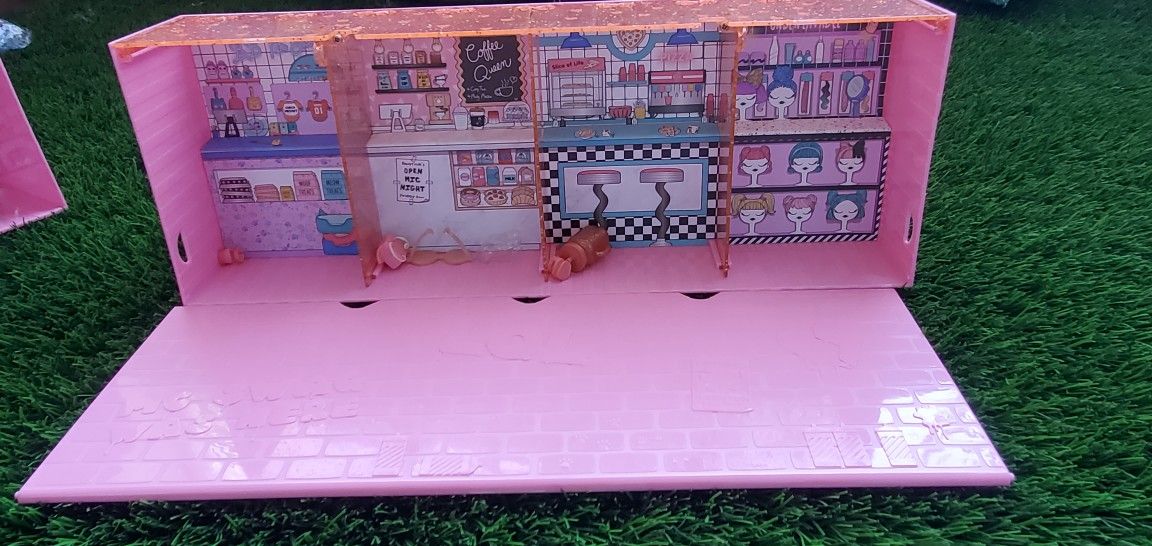 Girls Play House