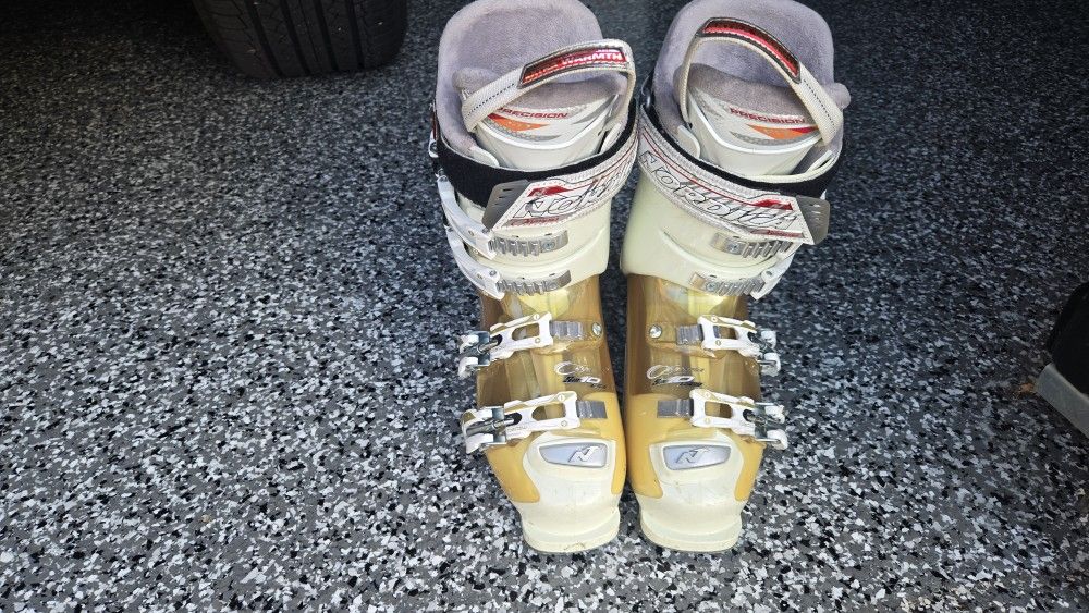 Nordica OLYMPIA Ski Boots - Women 24.0