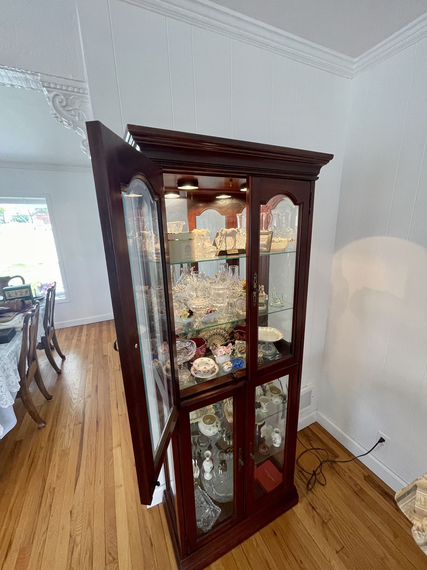 Wood And Mirror Display Case Lights Up ! 