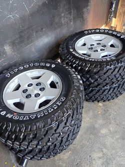 FIRESTONE M/T LLANTAS NUEVAS CON RINES CHEVY MEDIDA 255-75-17 LT