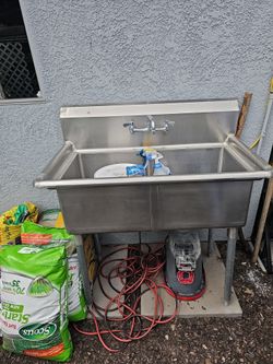 Commercial sink