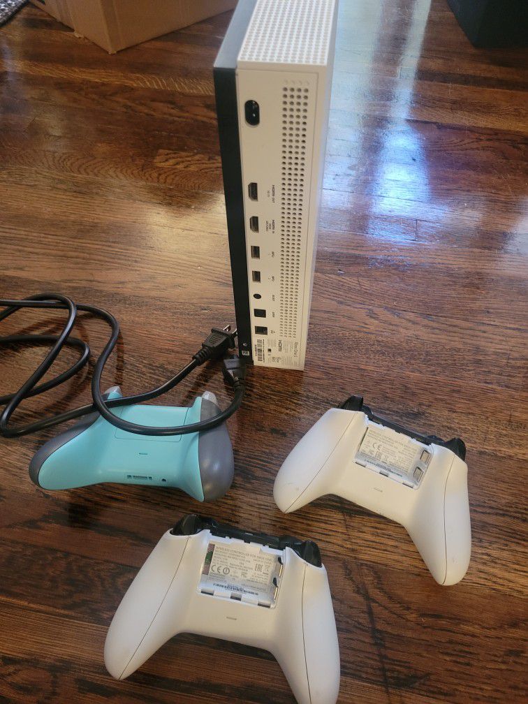 Xbox One S with 3 controllers