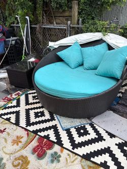 Patio Daybed Lounge Chair with Retractable Canopy + Side Table