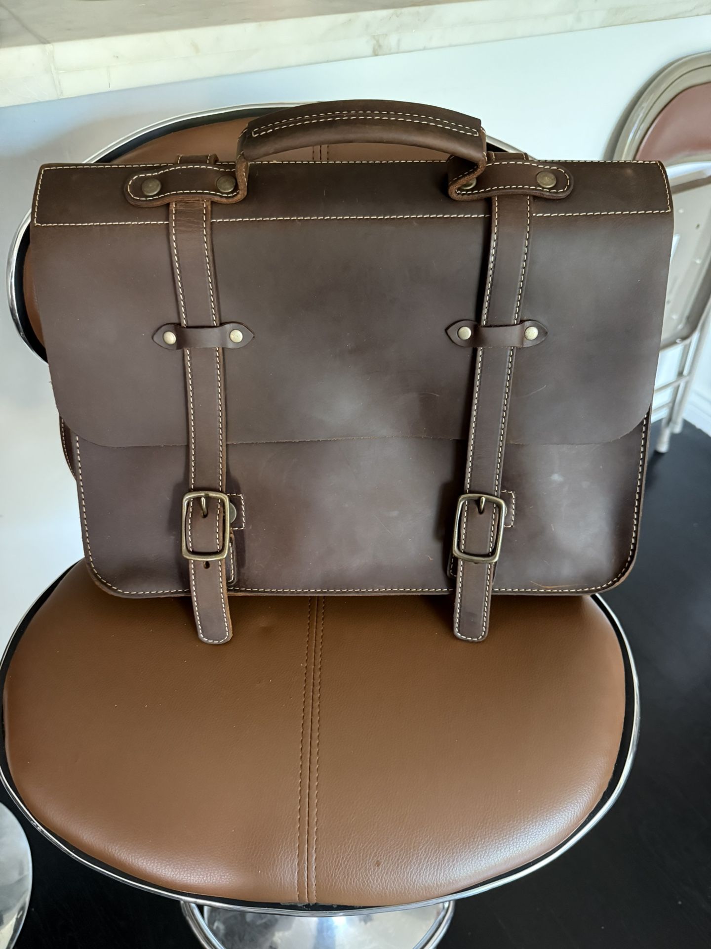 PORTLAND LEATHER GOODS -MESSENGER BAG *NEW*