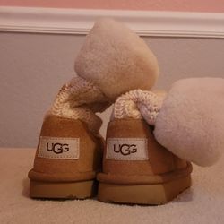 Toddler Girl Uggs SIZE 8