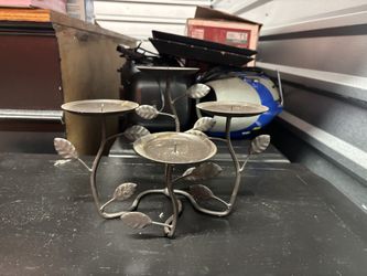 Metal candle holder