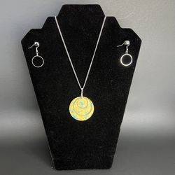 Fashion Costume 32” Necklace With A Multi Colored Pendant & Earrings Jewelry