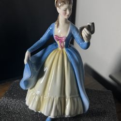 Royal Doulton LEADING LADY Vintage 1964 Figurine HN2269 Artist Signed Retired 76