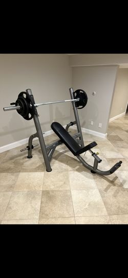 Incline Chest Press Exercise Machine With Barbell And weights