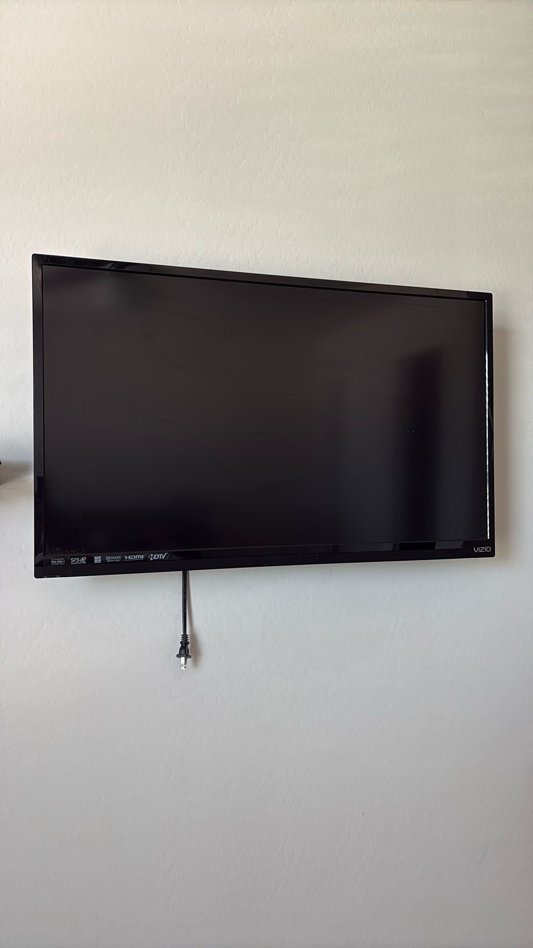 VIZIO 32 INCH  SMART TV With Wall Mount Only