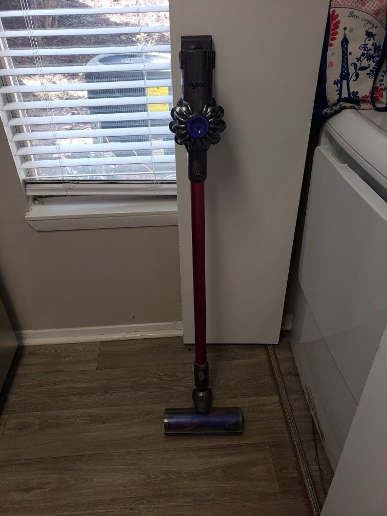 Dyson V6